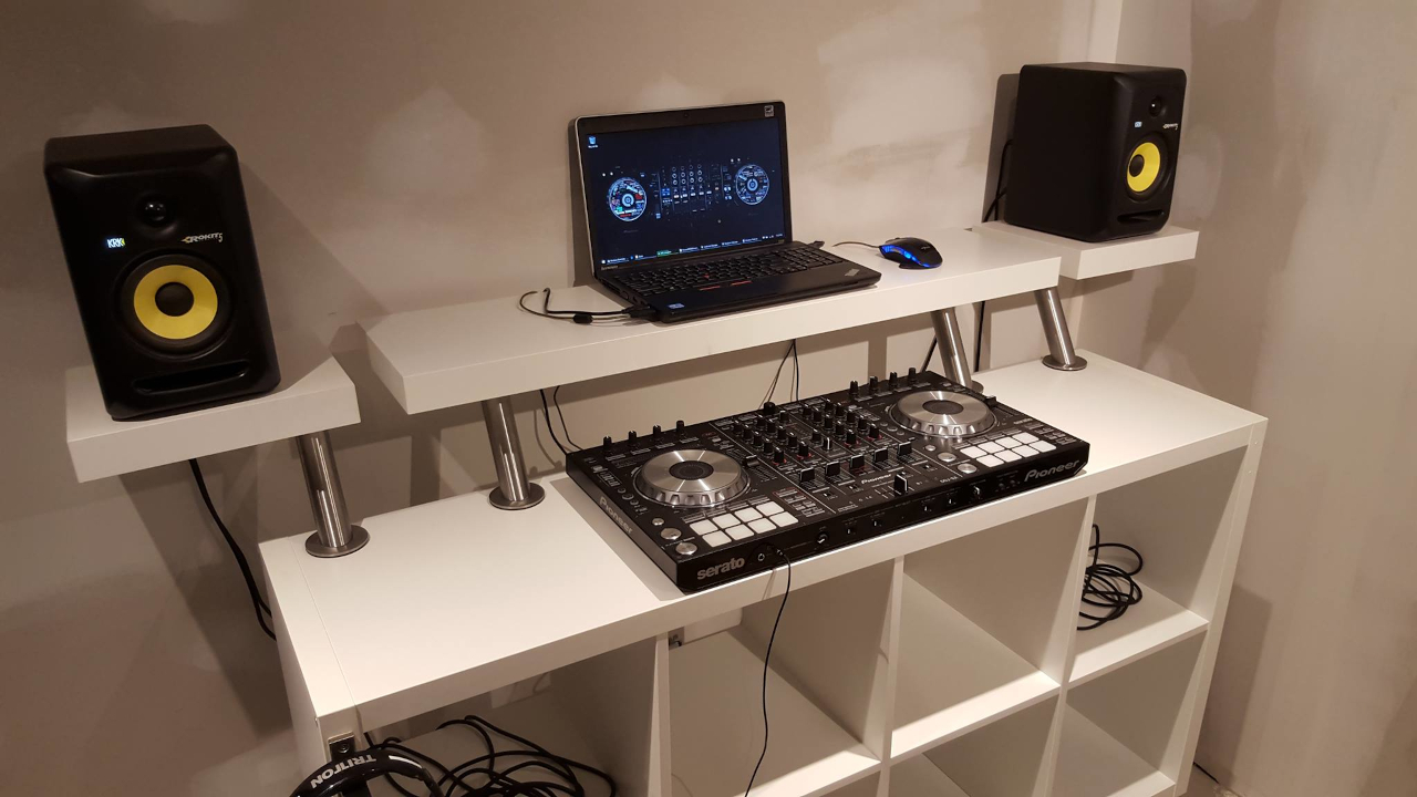 DJ Stand